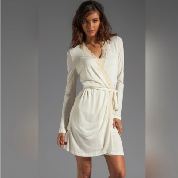 Eberjey Crochet Dreams Elegant Cream Lace Trim Robe - Picture 1 of 5